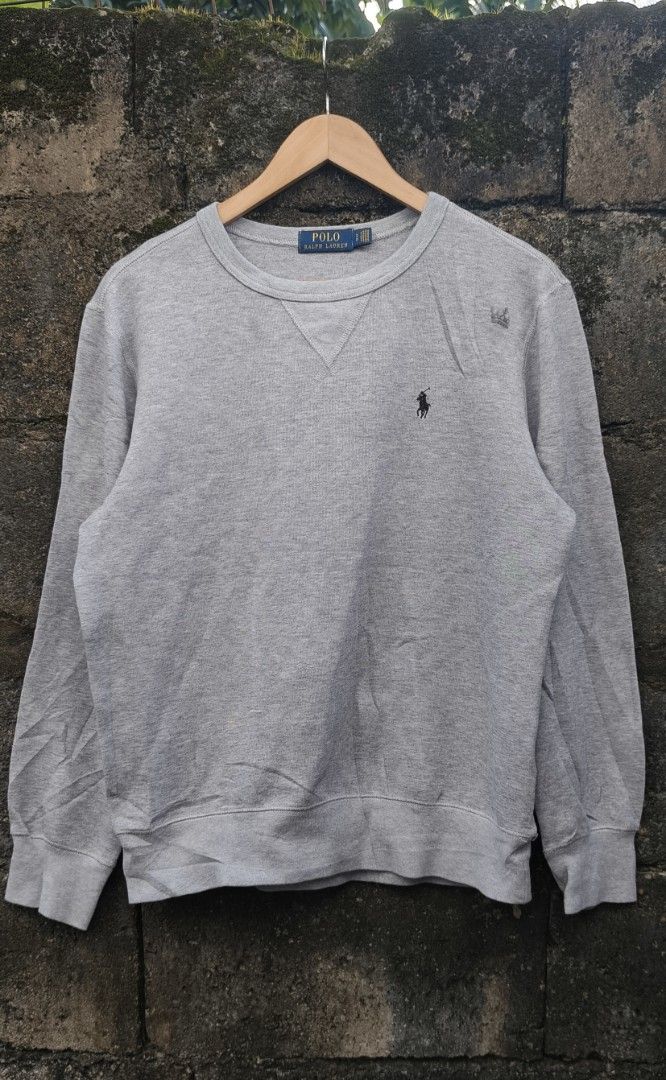 Ralph Lauren Small Pony Crew Neck (Category: Luxury Apparel) located in Rizal. Submitted by cogeothriftapparel (Listing ID 1469508620, Image 1). Description: ‎Discription: Ralph Lauren V-Neck insert Crewneck Embroid Small Pony (GRAY) ‎ ‎‎ This crewneck sweatshirt pays homage to mid-century athletic wear with its signature ribbed V-insert at the collar while utilizing modern fabrication. Crafted from a blend of cotton and viscose, it offers a soft