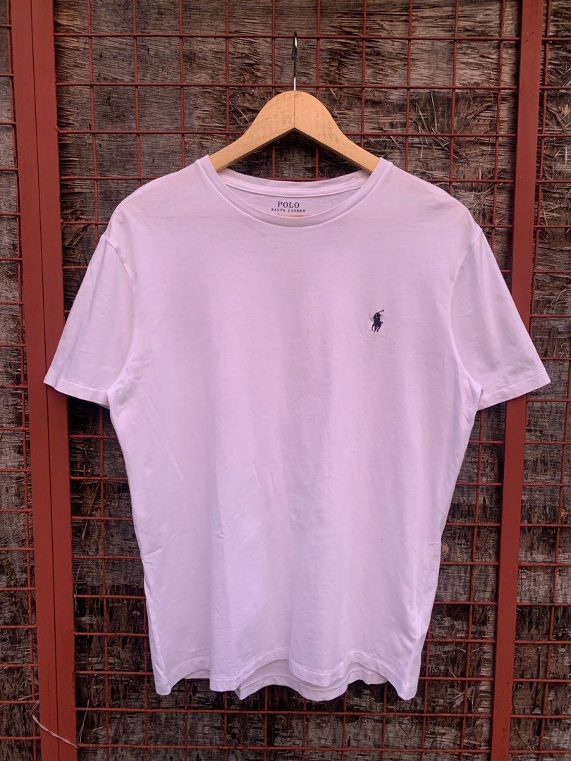 Ralph Lauren White Shirt (Category: Luxury Apparel) located in Valenzuela. Submitted by thriftpings0 (Listing ID 1469510476, Image 1). Description: No issue Size small on tag Fit to medium Excellent condition .