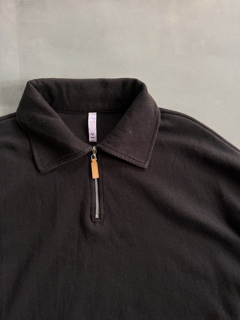 Random Qzip (Category: Coats, Jackets and Outerwear) located in Manila. Submitted by lardo.599 (Listing ID 1469483794, Image 2). Description: Size M to L boxy type Color rate 10/10 Condition 10/10.