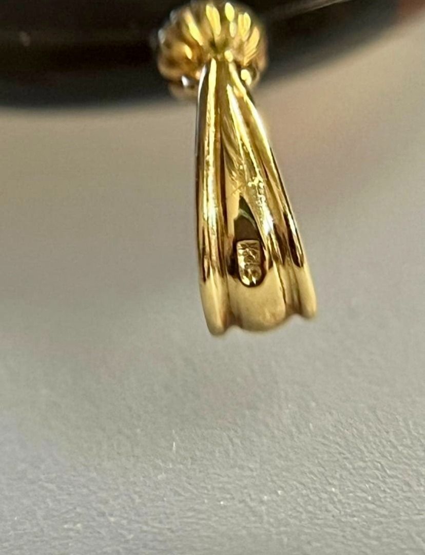 RARE Vintage Japan Signed Shell Cameo K18 Solid Gold Statement Pendant - 8g (Category: Necklaces) located in Muntinlupa City. Submitted by animuni (Listing ID 1469471644, Image 2). Description: Title: RARE Vintage Japan Signed Shell Cameo K18 Solid Gold Statement Pendant - 8g Price: ₱18,500 (Open to serious collectors / Insured shipping or meetup) Category: Women > Jewelry > Precious Metals & Gold Description: ✨ COLLECTOR’S MUSEUM PIECE. Hand-car