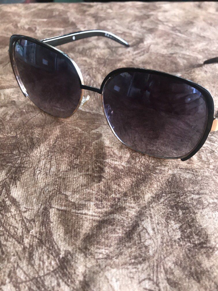 Rayban rb authentic (Category: Sunglasses & Eyewear) located in Baguio. Submitted by agozun61 (Listing ID 1469398401, Image 1). Description: Authentic Rayban Gold plated .size 59 .