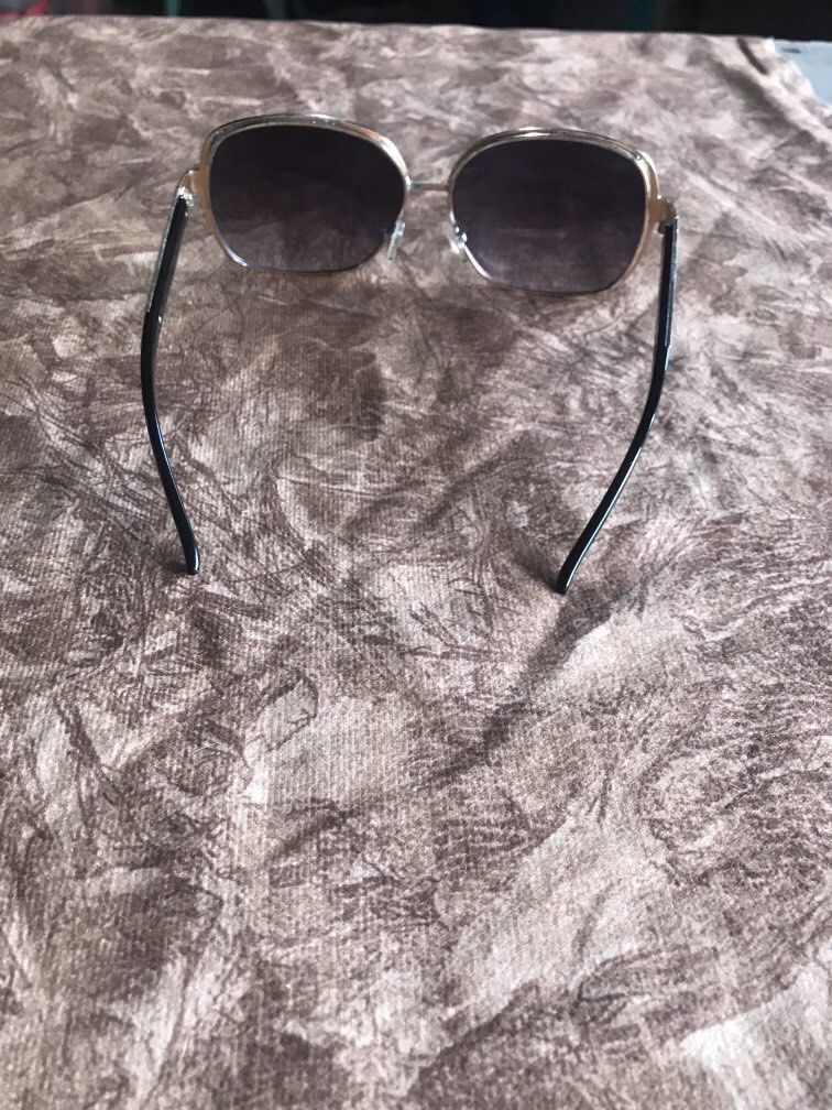 Rayban rb authentic (Category: Sunglasses & Eyewear) located in Baguio. Submitted by agozun61 (Listing ID 1469398401, Image 2). Description: Authentic Rayban Gold plated .size 59 .