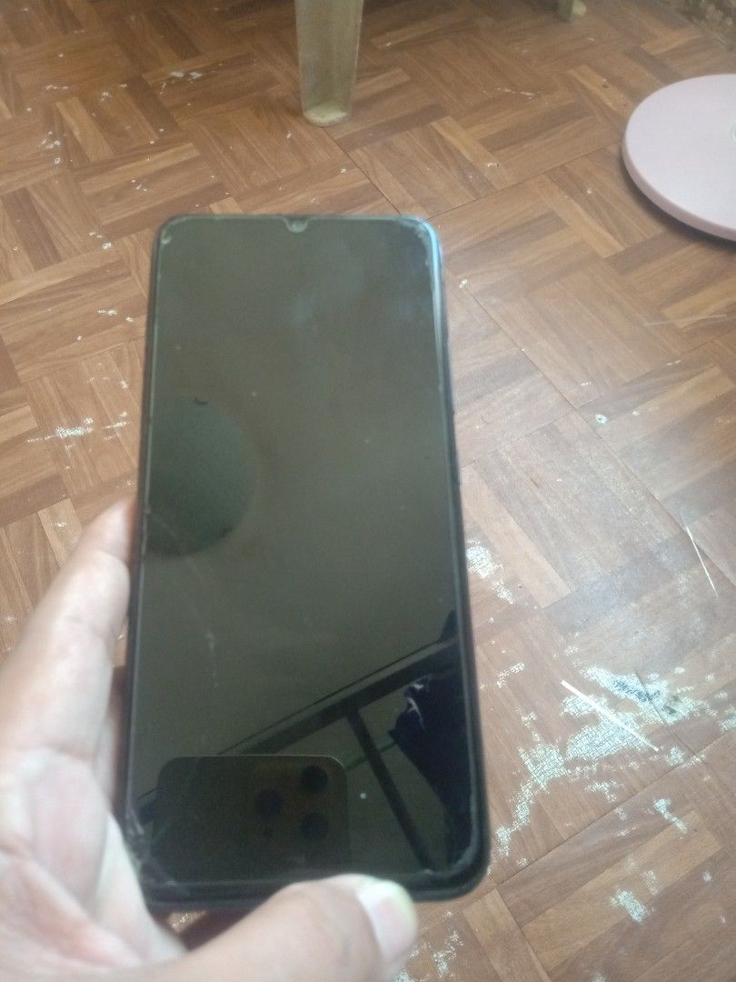 Realme C11 (defective) (Category: Realme) located in Manila. Submitted by jerrssa1901 (Listing ID 1469246023, Image 2). Description: Defective Realme C11 android 10 phone. Issue: defective LCD. may maliit na crack yung screen protector at yung back ng casing ay may mga gasgas na. pero all goods pa yan pag napalitan ng LCD..