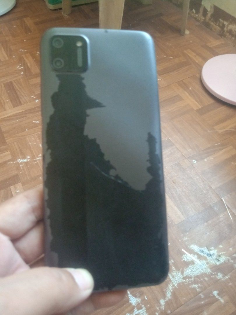 Realme C11 (defective) (Category: Realme) located in Manila. Submitted by jerrssa1901 (Listing ID 1469246023, Image 3). Description: Defective Realme C11 android 10 phone. Issue: defective LCD. may maliit na crack yung screen protector at yung back ng casing ay may mga gasgas na. pero all goods pa yan pag napalitan ng LCD..