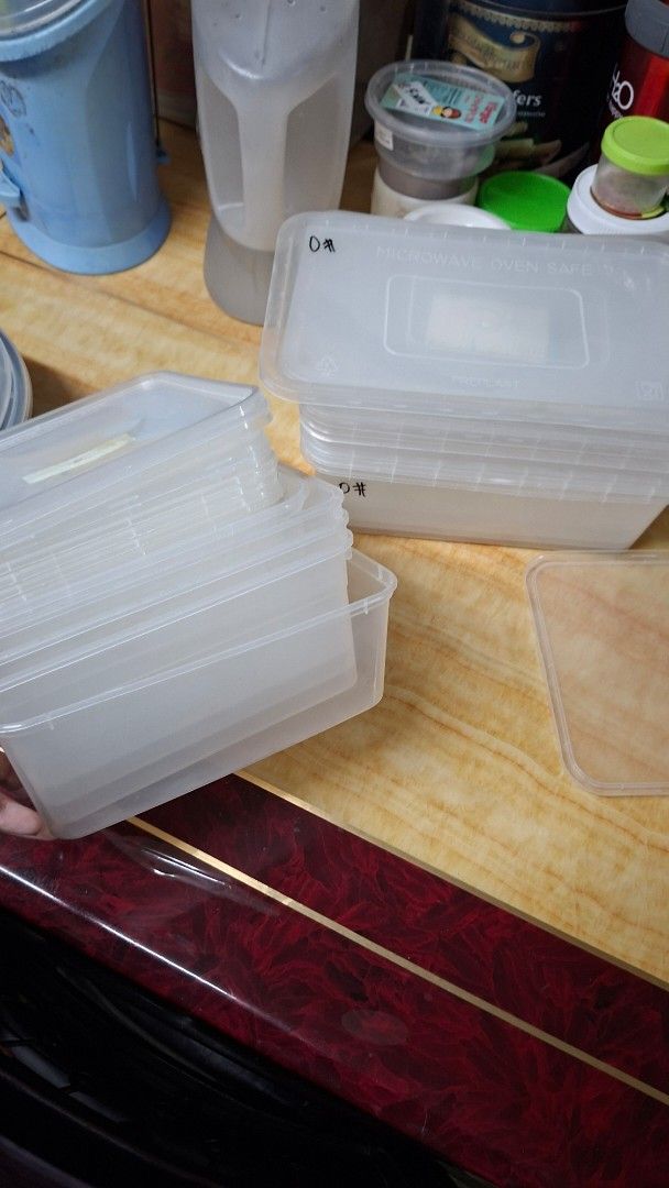 Rectangular and square clear plastic food containers tubs microwave oven safe (Category: Food Organization & Storage) located in Manila. Submitted by daisythejane (Listing ID 1469536166, Image 2). Description: - Clear plastic food containers with secure lids - Includes a mix of rectangular and square stackable tubs - Microwave and oven safe for versatile heating - Perfect for meal prep, pantry organization, and leftovers - take all set: 6 pcs Big
