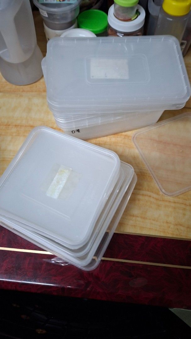 Rectangular and square clear plastic food containers tubs microwave oven safe (Category: Food Organization & Storage) located in Manila. Submitted by daisythejane (Listing ID 1469536166, Image 3). Description: - Clear plastic food containers with secure lids - Includes a mix of rectangular and square stackable tubs - Microwave and oven safe for versatile heating - Perfect for meal prep, pantry organization, and leftovers - take all set: 6 pcs Big