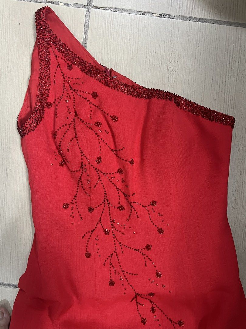 Red formal dress (Category: Evening dresses & gowns) located in Manila. Submitted by peeknpicks (Listing ID 1469532979, Image 3). Description: Super nice good as new.