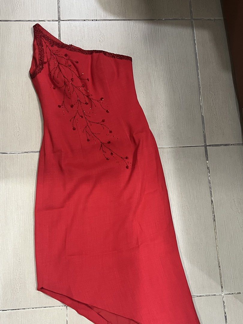 Red formal dress (Category: Evening dresses & gowns) located in Manila. Submitted by peeknpicks (Listing ID 1469532979, Image 2). Description: Super nice good as new.