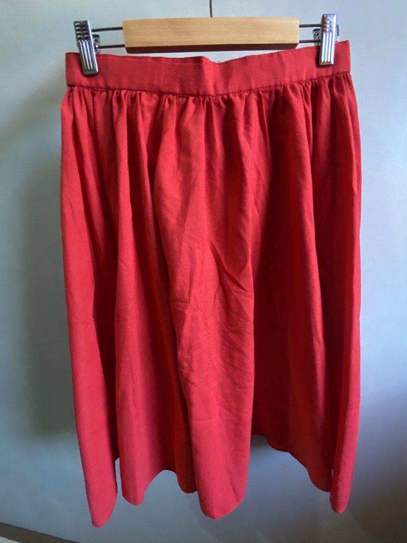 Red Pleated Midi Skirt Size 25-26 (Category: Skirts) located in Dasmarinas. Submitted by pb_declutters (Listing ID 1469467079, Image 1). Description: ✨ WELCOME! PLEASE READ BEFORE MAKING AN OFFER: 📌 Availability: • All items listed are AVAILABLE unless marked as sold or deleted. No need to ask "Is this available?" 📍 Location & Meet-ups: • San Agustin II, Dasmariñas City, Cavite • 🚫 Strictly NO meet-ups. All items are for shipping only. 📸 Phot