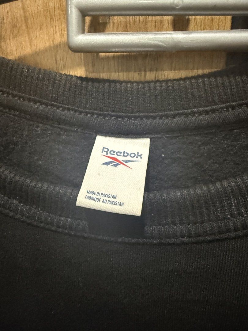 Reebok - Pullover - Size Large Mens 28.5 x 24 (Category: Coats, Jackets and Outerwear) located in Paranaque City. Submitted by jd7_prelovedclothing (Listing ID 1469483534, Image 2). Description: Length 28.5in x Width 24in No issue. 1x used in travel then tago na sa cabinet. Not thrifted.