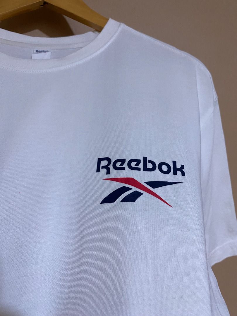 Reebok Logo White Basic Tee Shirt (Category: Tshirts & Polo Shirts ) located in Cadiz. Submitted by thespotcdz (Listing ID 1469539727, Image 3). Description: Large on tag Width 20.5" Length 29.5" Excellent condition.