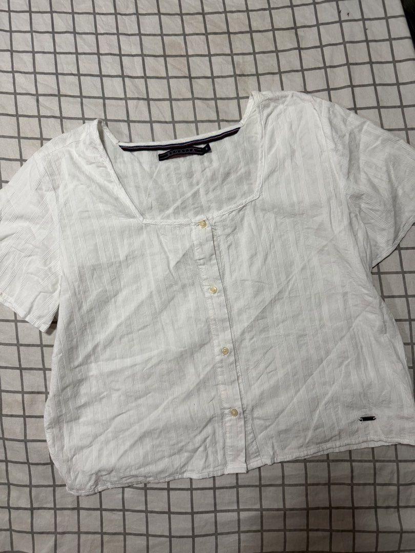 Regatta short-sleeve button-front blouse (Category: Blouses) located in Manila. Submitted by pinkyswearshop2.0 (Listing ID 1469475683, Image 2). Description: .
