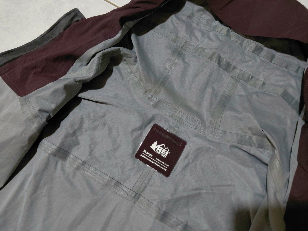 REI COOP XEROCLOUD 3L RAIN JACKET (Category: Coats, Jackets and Outerwear) located in Bato. Submitted by djuera92 (Listing ID 1469526664, Image 3). Description: REI-COOP XEROCLOUD 3L RAIN JACKET MADE IN VIETNAM ✅WATER & WINDPROOF ️✅️LIGHTWEIGHT ✅PACKABLE SIZE XL 26 X 30 BIG SIZE GOOD AS NEW!! INTACT INNER! CLAIM 1000 PM📩📩 ️.