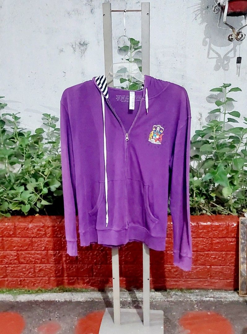Religion, Hooded Cotton Jacket, Size L (Category: Coats, Jackets and Outerwear) located in Quezon City. Submitted by donjie (Listing ID 1469505402, Image 1). Description: Jacket Religion Hooded Cotton Size L 2 front pockets.