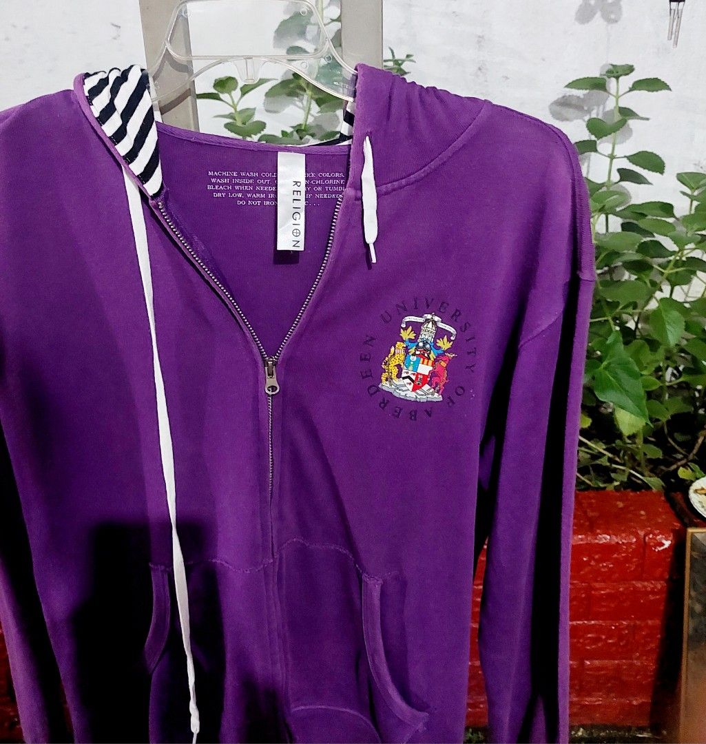 Religion, Hooded Cotton Jacket, Size L (Category: Coats, Jackets and Outerwear) located in Quezon City. Submitted by donjie (Listing ID 1469505402, Image 2). Description: Jacket Religion Hooded Cotton Size L 2 front pockets.