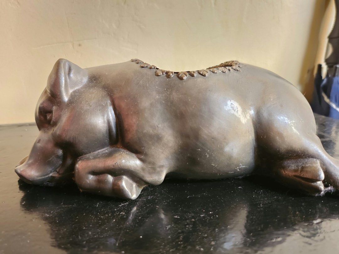 Resting Pig Tealight Candle Holder Silver Tone (Category: Home Fragrance) located in Marikina City. Submitted by boutiquekoh (Listing ID 1469435556, Image 1). Description: - Metallic silver finish with textured trim - Includes a metal tea light cup on the back - Solid weight and sits flat on surfaces - Cute resting pig design - Perfect for home decor or gifting.