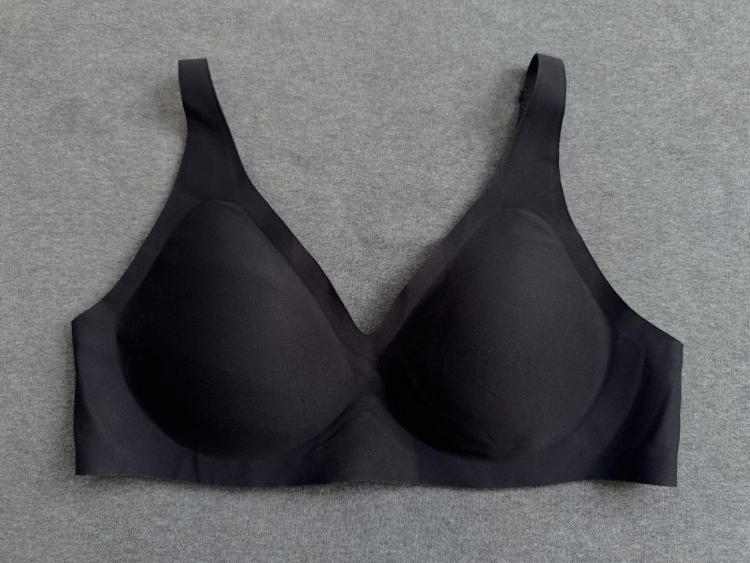 Revolution seemless bra 32C/34Ab (Category: Undergarments & Loungewear) located in Llanera. Submitted by expresclothing (Listing ID 1469512399, Image 1). Description: Size S: Fits standard sizes 32A, 32B, 32C, 34A, and 34B..