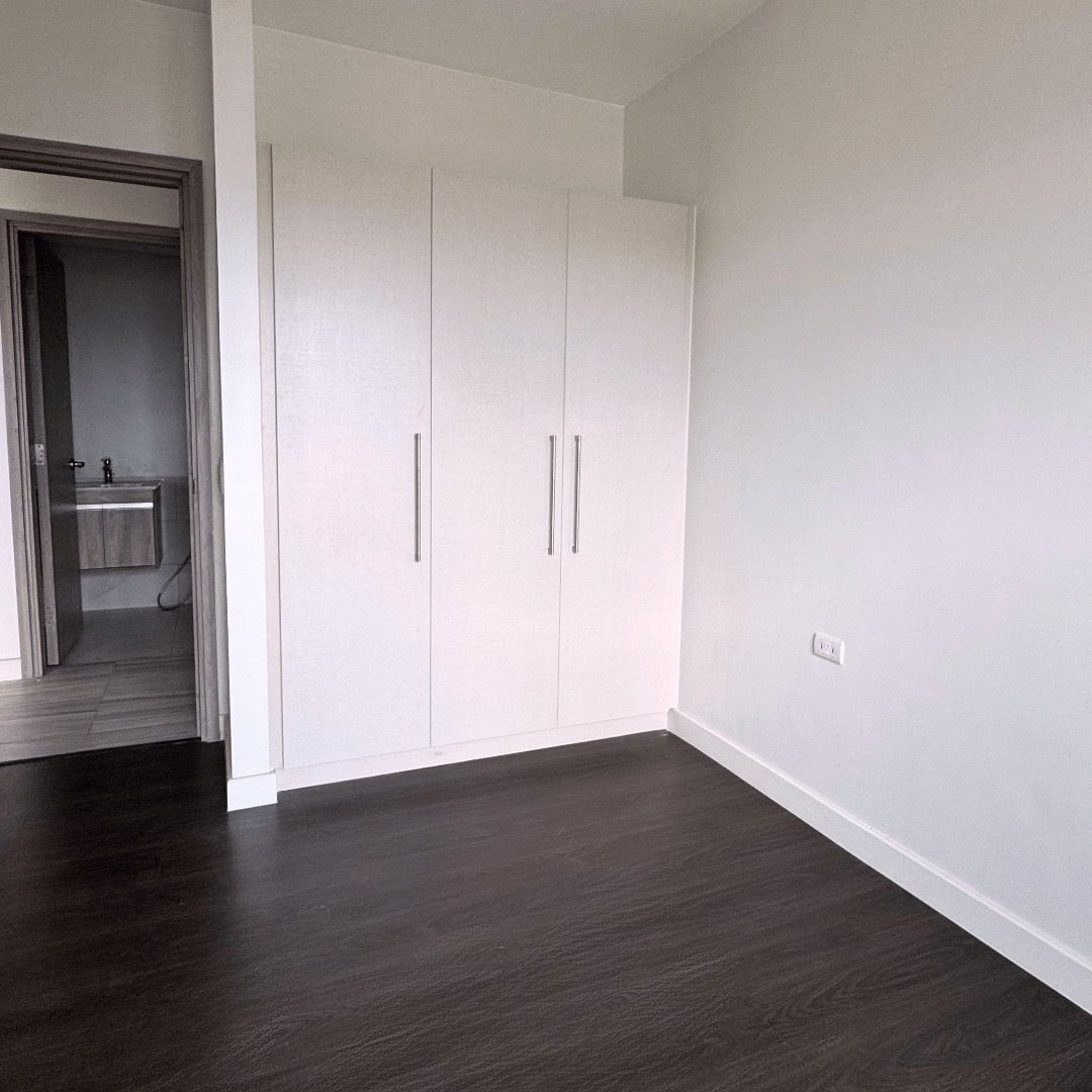 RFO: MAVEN AT CAPITOL COMMONS (Category: Apartments & Condos) located in Pasig City. Submitted by jaimietayag (Listing ID 1469427756, Image 3). Description: 𝐌𝐀𝐕𝐄𝐍 𝐀𝐓 𝐂𝐀𝐏𝐈𝐓𝐎𝐋 𝐂𝐎𝐌𝐌𝐎𝐍𝐒 Location: Capitol Commons, Ortigas Center, Pasig City. Across: Estancia Mall, Unimart, Capitol Commons Park & Metro Manila Subway Station 𝐔𝐧𝐢𝐭𝐬 𝐀𝐯𝐚𝐢𝐥𝐚𝐛𝐥𝐞: ▪️1 Bedroom (45-47sqm) ▫️One of the luxurious project of Ortigas Land ▫️63-sto
