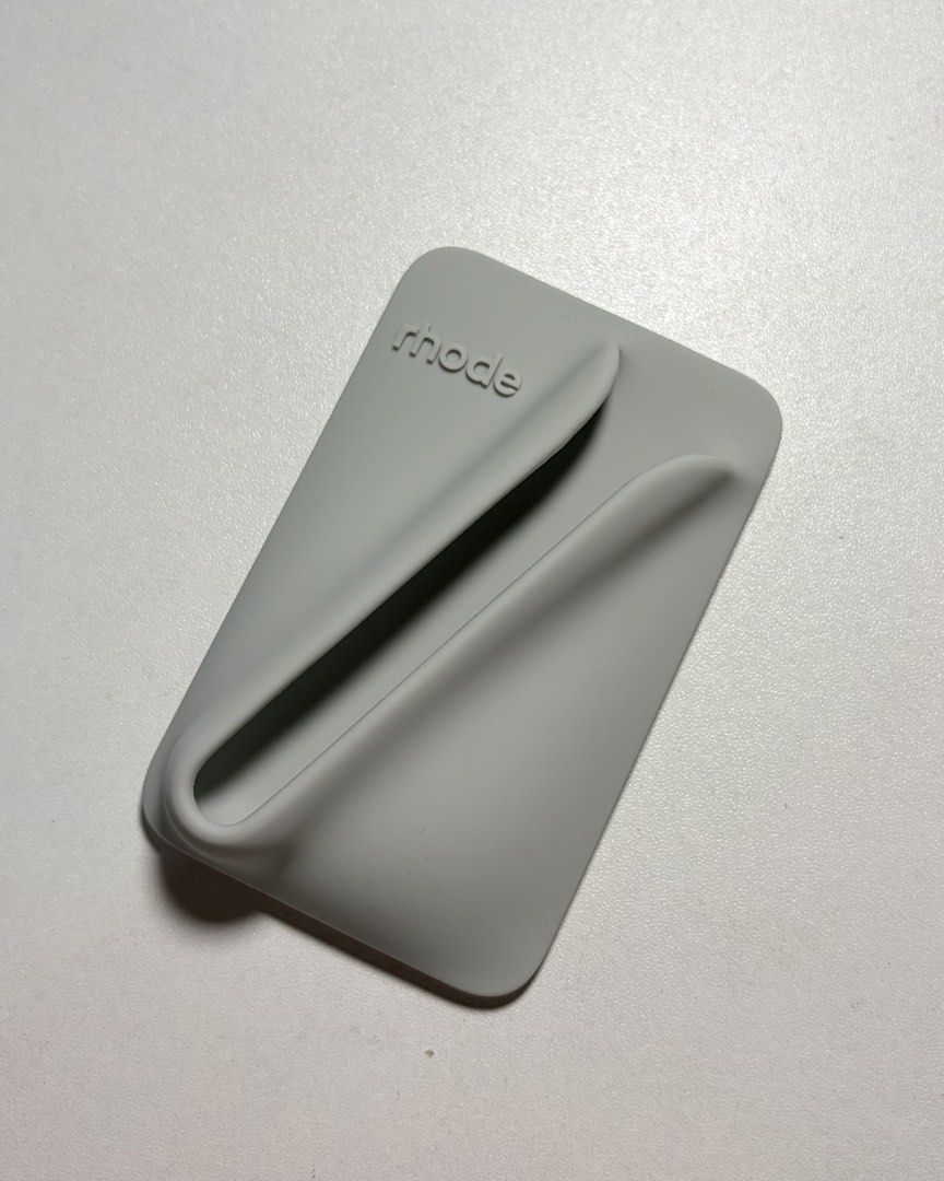 Authentic Grey Rhode Snap-On Lip Case (Category: Cases & Sleeves) located in Las Pinas. Submitted by jiakived (Listing ID 1469531602, Image 2). Description: - AUTHENTIC - NEVER BEEN USED - rfs: this is just an extra - bought from justskinstore on orange app - last price posted - NO RETURN/REFUND - mop: gcash/maribank - mod: jnt (STRICTLY NO COD).