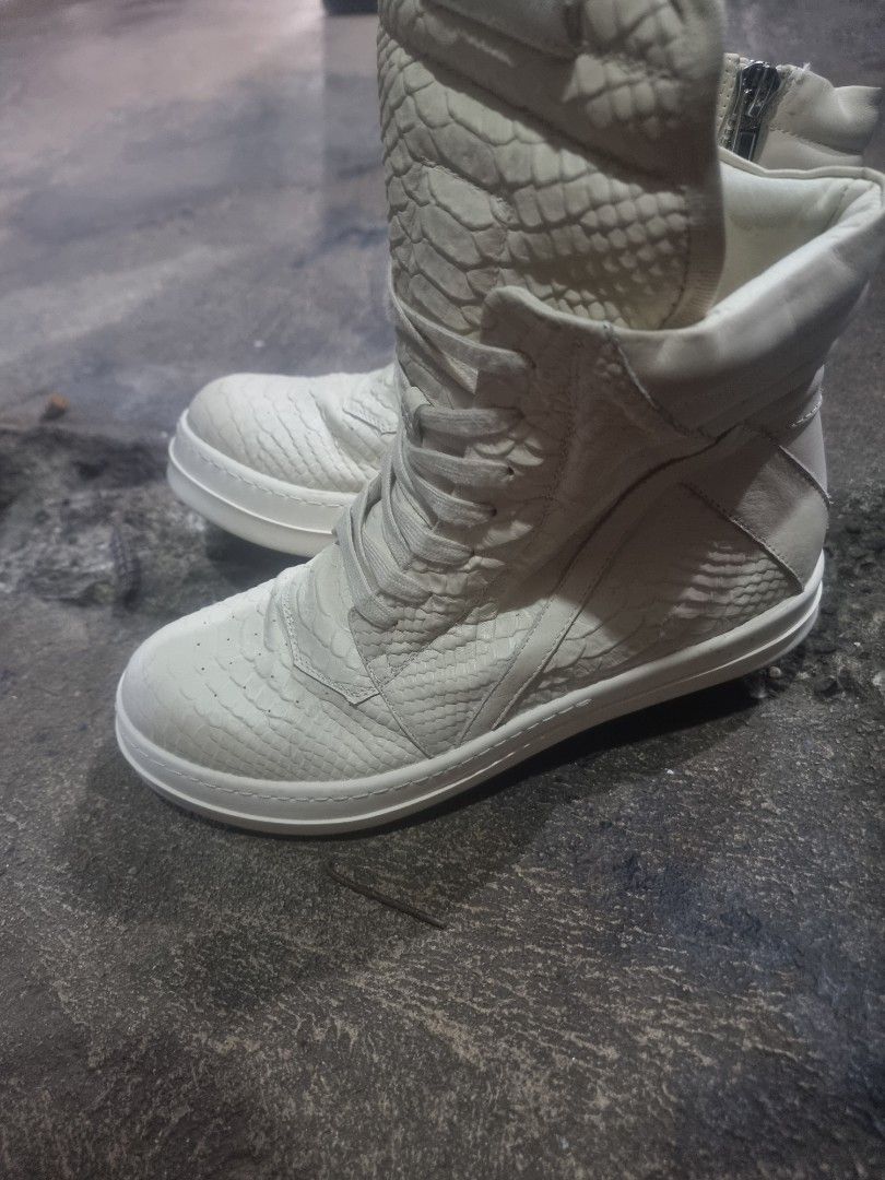 Rick owens (Category: Sneakers) located in Baguio. Submitted by yumiii07 (Listing ID 1469428626, Image 1). Description: size 10 like new.