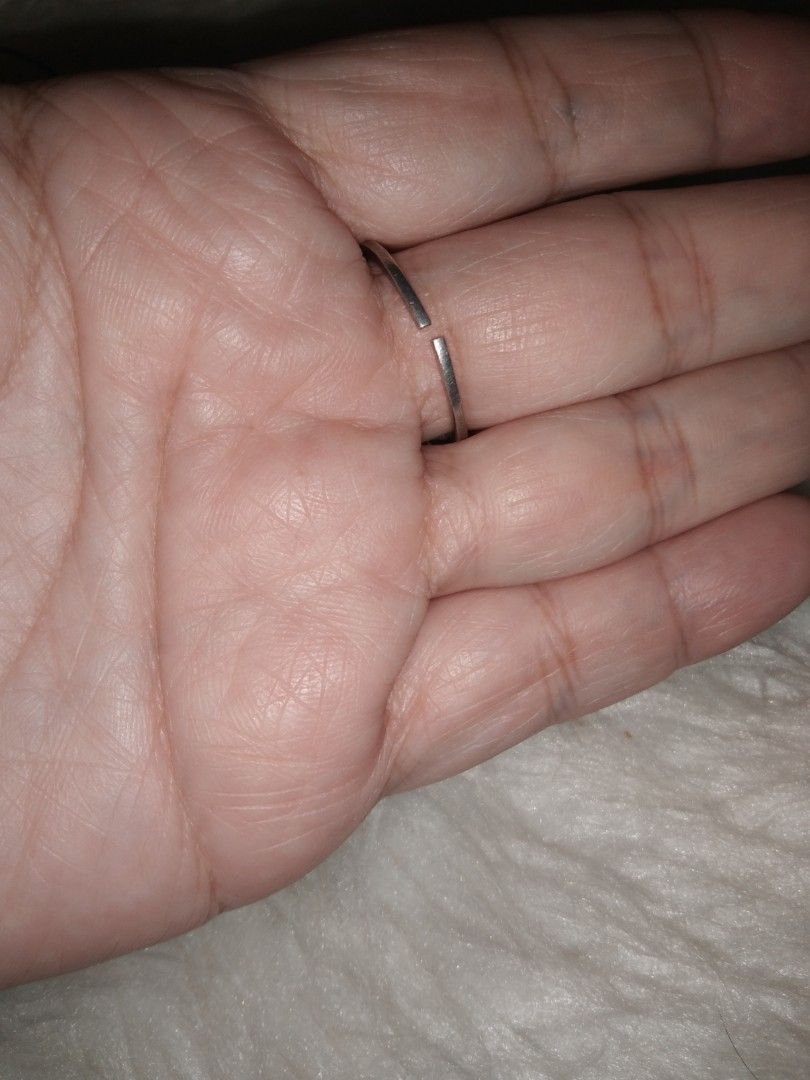 Ring925 size 8 silver one pc detached from puzzle ring (Category: Rings) located in Quezon City. Submitted by eidorableshop (Listing ID 1469403347, Image 2). Description: .