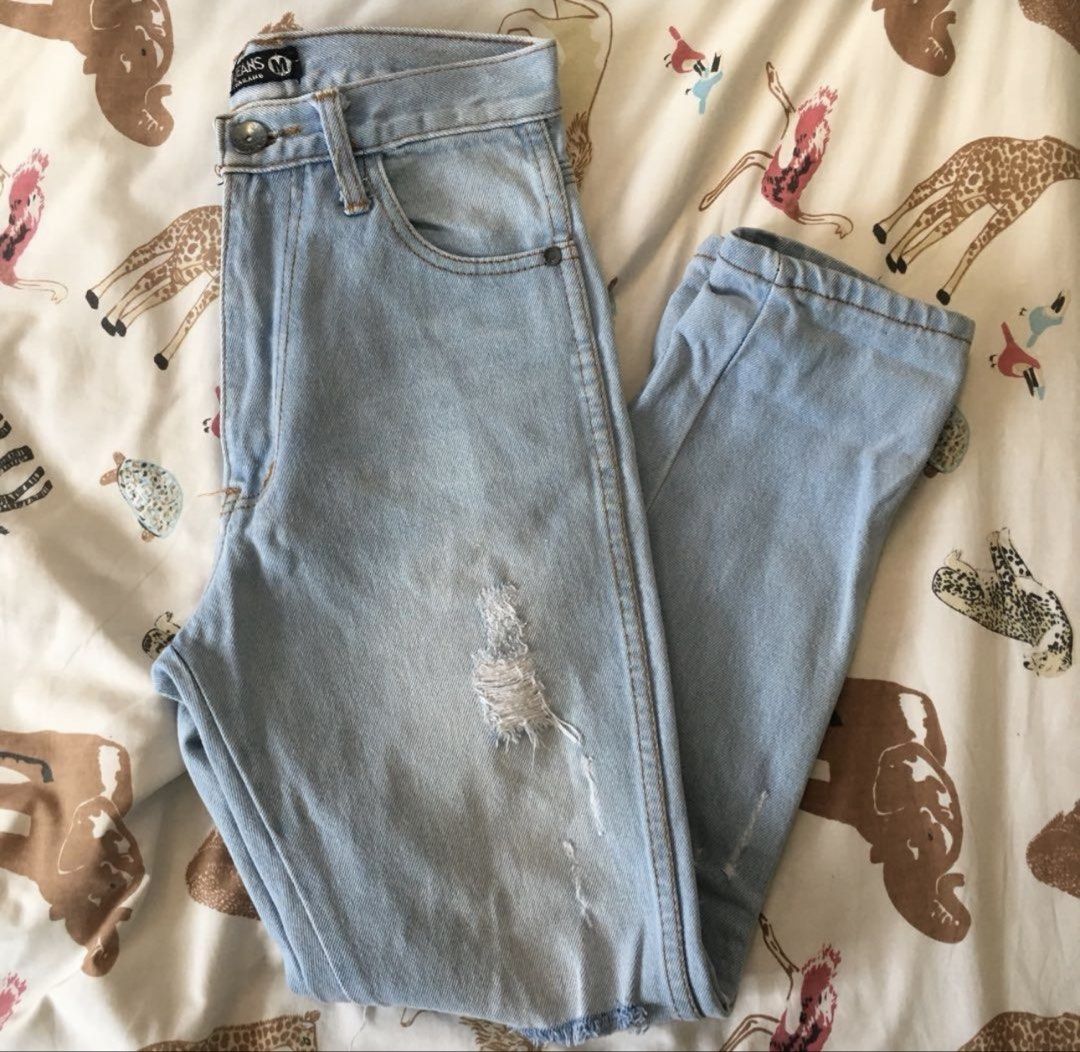 Ripped Jeans Pants (Category: Jeans) located in Quezon City. Submitted by jeydeegmr (Listing ID 1469465199, Image 3). Description: Sizing is M (fits 25-26) waist EU 34 Comfy to wear! One of my fave pair of jeans.