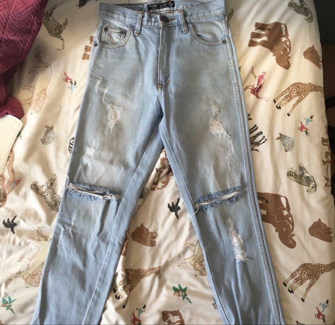 Ripped Jeans Pants (Category: Jeans) located in Quezon City. Submitted by jeydeegmr (Listing ID 1469465199, Image 2). Description: Sizing is M (fits 25-26) waist EU 34 Comfy to wear! One of my fave pair of jeans.