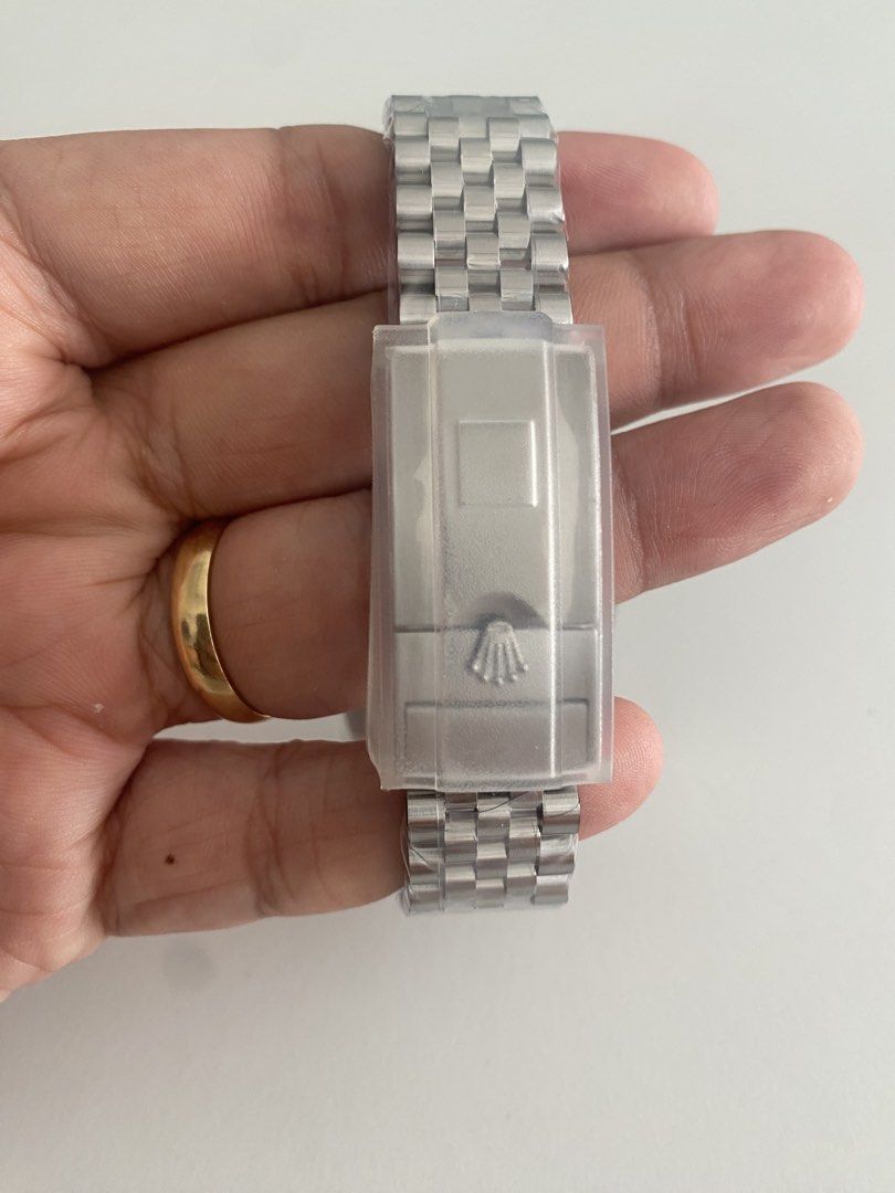 Rolex GMT-Master II Pepsi (Category: Luxury Watches) located in Quezon City. Submitted by traxor21 (Listing ID 1469449450, Image 2). Description: Brandnew Super C.