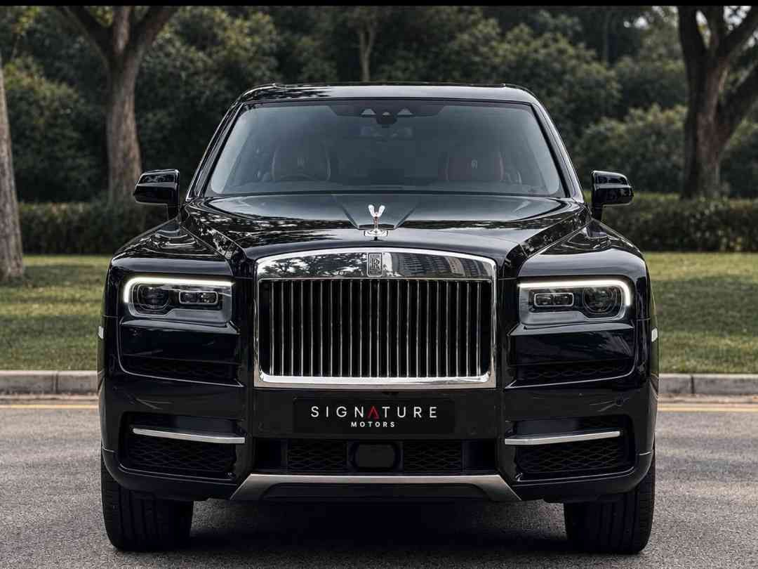 Rolls-Royce Cullinan 6.75 V12 (A) (Category: Used Cars) located in Singapore. Submitted by signaturemotors (Listing ID 1469472153, Image 1). Description: Showroom: 237 ALEXANDRA ROAD 237 Alexandra Road #02-04 Singapore 159929 Fully Agent Maintained! High ARF! Rare 4-Seater Cullinan In Town! Come With Champagne Cooler/Fridge Or A Whisky Decanter Paired With Bespoke Rolls-Royce Crystal Whisky Glasses And Champagne Flutes. Rear Infotainment System. 