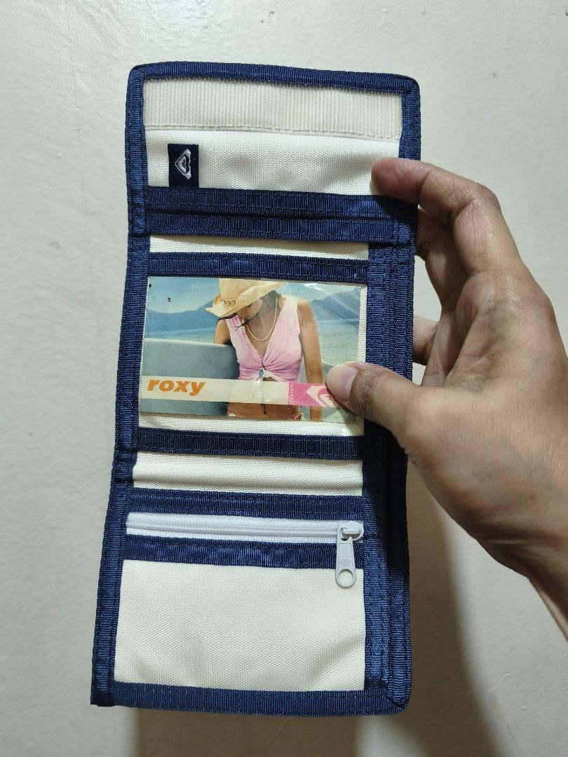 Roxy Australia Y2k Wallet (Category: Wallets & Card holders) located in Quezon City. Submitted by daisyuy1979 (Listing ID 1469507787, Image 2). Description: Unused without Box.