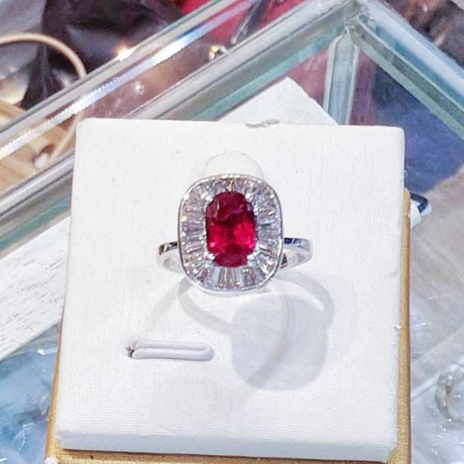 Ruby Diamonds Ring (Category: Rings) located in Singapore. Submitted by yanholuxury (Listing ID 1469458896, Image 1). Description: Preloved Authentic Ruby Diamonds Ring $3980 VISIT US AT YANHO LUXURY TODAY !!! BUY SELL TRADE WATCHES,LUXURY GOODS ,JEWELLERY BEST PRICES AND VALUATIONS FOR YOU 0% Instalment Payment Plans Available With These Credit Cards UOB 36 mths DBS & POSB 24 mths Maybank 12 mths Ocbc 12 mths Diners 6 mths Atome 3 mths Grab Payl