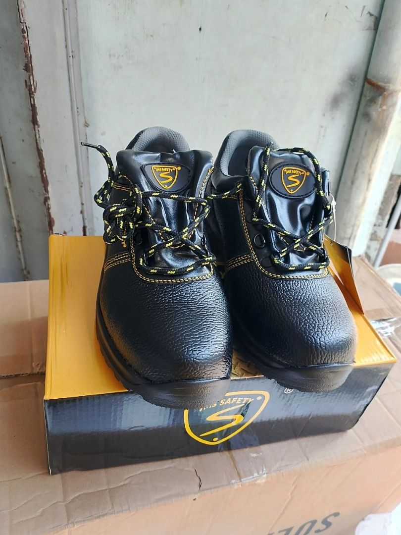 Safety Shoes Specs: Low Cut (Category: Everything Else Others) located in Manila. Submitted by joeyroque09 (Listing ID 1469431000, Image 2). Description: Safety Shoes Specs: Low Cut.