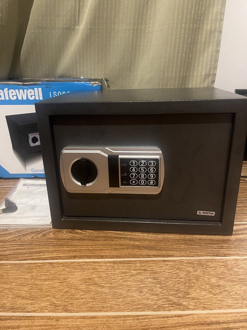 Safewell vault 25x35x25 (Category: Safe) located in Imus. Submitted by iahfits (Listing ID 1469570097, Image 1). Description: BODEGA SALE BRANDNEW 📍 Cavite.