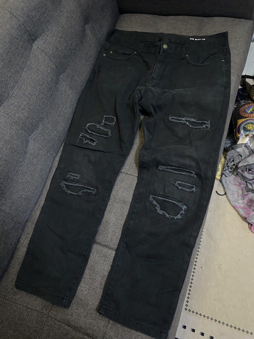 Saint lauren paris pants (Category: Luxury Apparel) located in Caloocan City. Submitted by luxurymurayta888 (Listing ID 1469472935, Image 1). Description: size 34.