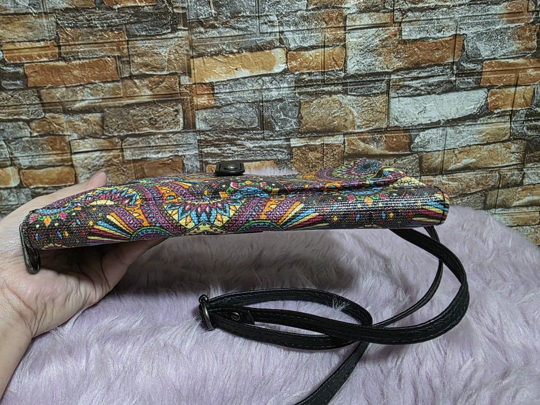 Sakroots Crossbody Wallet (Category: Wallets & Card holders) located in Binan City. Submitted by elli.etcetera (Listing ID 1469510437, Image 3). Description: MOP: Gcash, Maya or Bank transfer Courier: Flash, J&T or Lalamove.