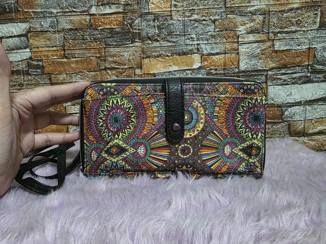 Sakroots Crossbody Wallet (Category: Wallets & Card holders) located in Binan City. Submitted by elli.etcetera (Listing ID 1469510437, Image 1). Description: MOP: Gcash, Maya or Bank transfer Courier: Flash, J&T or Lalamove.