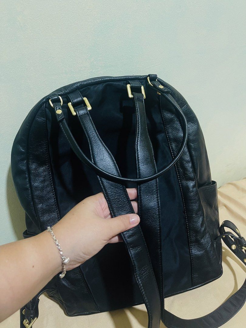 Salad Convertible Leather Backpack (Category: Backpacks) located in Manila. Submitted by rare_goldy (Listing ID 1469419744, Image 2). Description: —kasya laptop 14” —genuine leather -FREE SF.