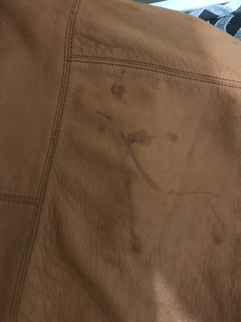 Salad big leather bag (Category: Tote Bags) located in Balete No 2. Submitted by troyesybang (Listing ID 1469528210, Image 3). Description: Leather bag large tote strap Use some watermark back normal for leather X sensi Sf via jt.