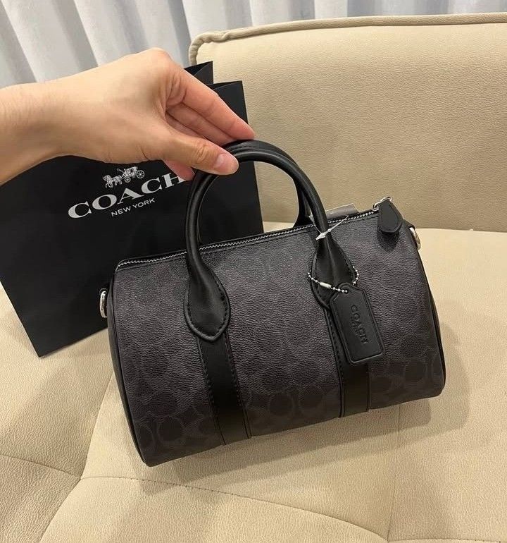 SALE COACH COMPASS 25 (Category: Sling Bags) located in Pasig City. Submitted by titalana2011991 (Listing ID 1469394341, Image 2). Description: BRANDNEW/ ORIGINAL COMPLETE INCLUSIONS ACTUAL PHOTO DELIVERY via LALAMOVE.