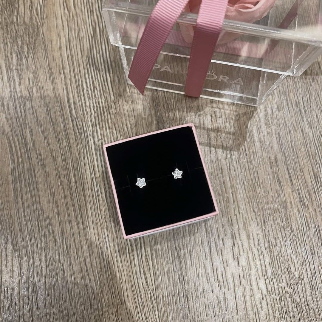 SALE❗Pandora Star Stud Earrings (Category: Earrings) located in Manila. Submitted by badaloves_u (Listing ID 1469506486, Image 1). Description: - 💯 Authentic Pandora with Authenticity ALE marks - FREE Box and Paper bag 🛍️ - ✨ FREE Cleaning to any Pandora Store 🛵 LALAMOVE courier for same day delivery 🚚 J&T provincial courier.
