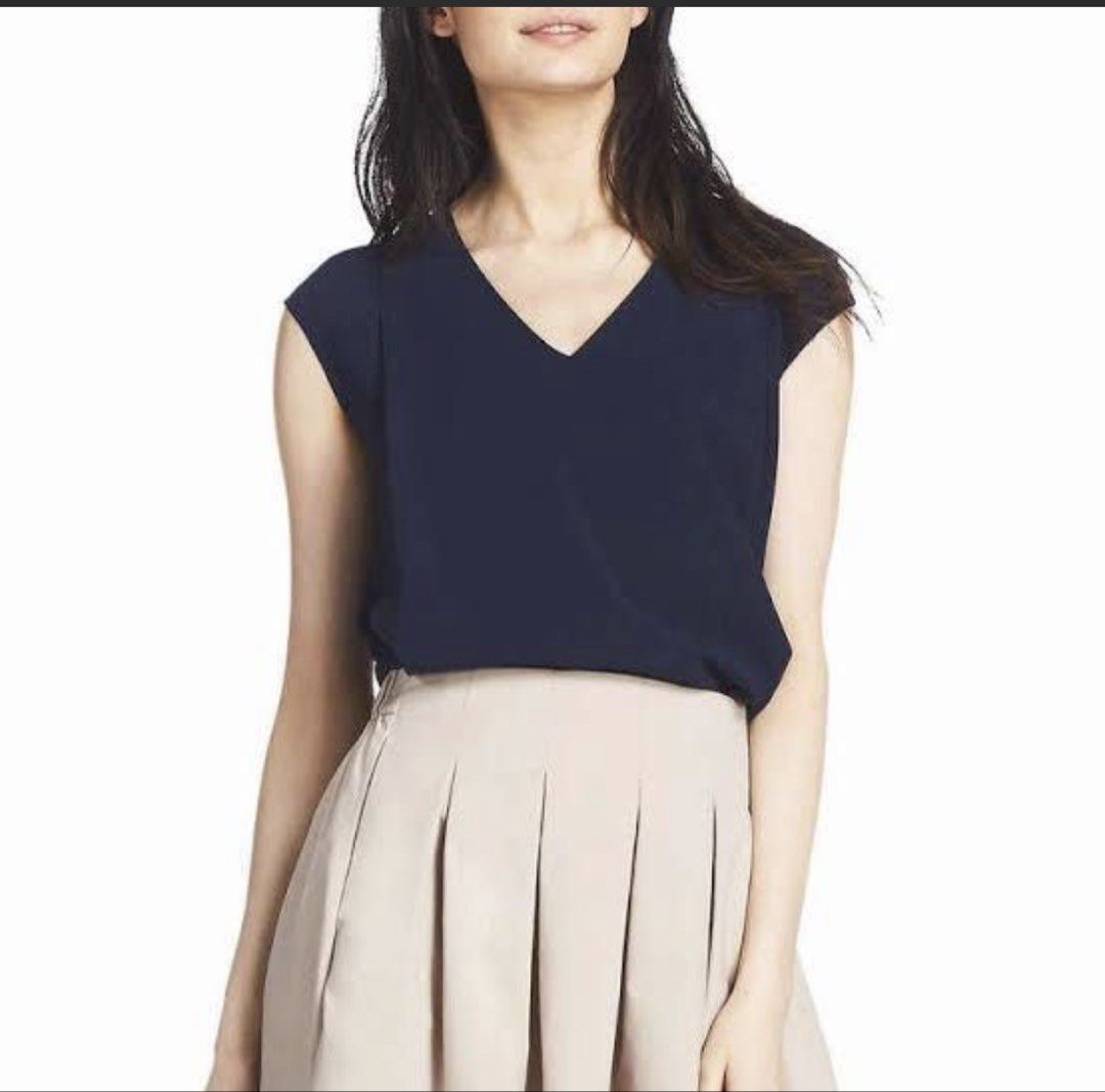 SALE‼️UNIQLO Drape top (Category: Blouses) located in San Jose del Monte. Submitted by senorita_wella (Listing ID 1469411832, Image 2). Description: .