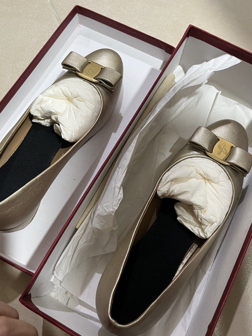Salvatore Ferragamo Vara Bow Pumps 8.5 (Category: Sneakers & Footwear) located in Taguig. Submitted by lil.ac (Listing ID 1469409544, Image 3). Description: No flaws. Rarely used Size is 8.5B I’m a eur 38 and it fits me but with fillers as shown on photo.