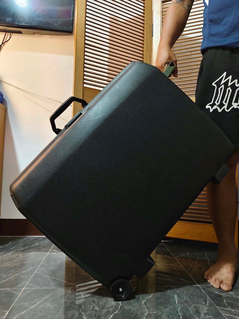 📍SAMSONITE OYSTER📍 Japan Made Shock Proof (Category: Luggage) located in Manila. Submitted by chaychaii (Listing ID 1469395078, Image 2). Description: 📍SAMSONITE OYSTER📍 Japan Made Shock Proof ⚡⚡SALE ⚡⚡ LARGE SIZE ✨Triple Locking Cliptype With Security Coded lock ✨Shock Proof PC+ABS hardcase ✨Durable Dual Wheels ✨Top Push/Pull handle ✨Side Carrier Handle ✨Wide Space Suitcase with Support Strap and pocket No Issues‼️Good Condition Minimal Mark