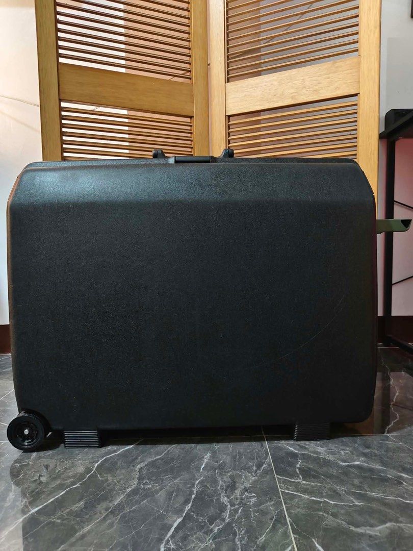 📍SAMSONITE OYSTER📍 Japan Made Shock Proof (Category: Luggage) located in Manila. Submitted by chaychaii (Listing ID 1469395078, Image 3). Description: 📍SAMSONITE OYSTER📍 Japan Made Shock Proof ⚡⚡SALE ⚡⚡ LARGE SIZE ✨Triple Locking Cliptype With Security Coded lock ✨Shock Proof PC+ABS hardcase ✨Durable Dual Wheels ✨Top Push/Pull handle ✨Side Carrier Handle ✨Wide Space Suitcase with Support Strap and pocket No Issues‼️Good Condition Minimal Mark