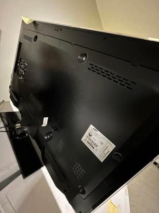 Samsung 40” Flat Screen TV with Stand (Category: TV) located in Makati City. Submitted by aselmicha (Listing ID 1469568846, Image 2). Description: - Brand: Samsung TV - Includes: Original stand - Connectivity: HDMI inputs available - Condition: Good working order, powers on and displays correctly - Features: Standard back panel ventilation and model sticker intact - Fulfillment: Pick up only SAMSUNG LED TV BASIC TV ONLY NOT SMART TV Available on 