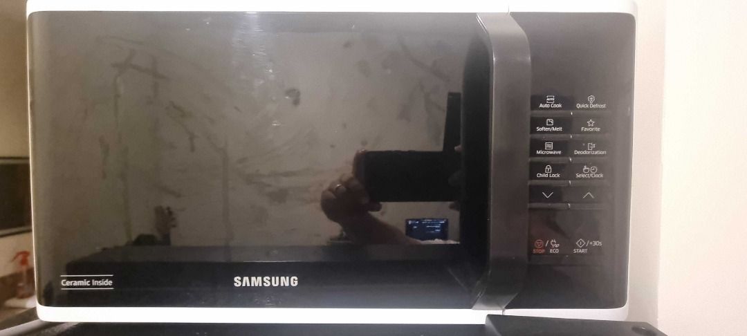Samsung Ceramic Microwave Oven (Category: Ovens & Toasters) located in Caloocan City. Submitted by karl_samera1202 (Listing ID 1469497795, Image 1). Description: - Brand: Samsung countertop microwave - Design: Sleek black glass door with digital control panel - Interior: Clean, durable ceramic cavity for easy cleaning - Features: Multiple preset cooking and heating buttons - Included: Glass turntable tray - Condition: Works great, perfect for dai