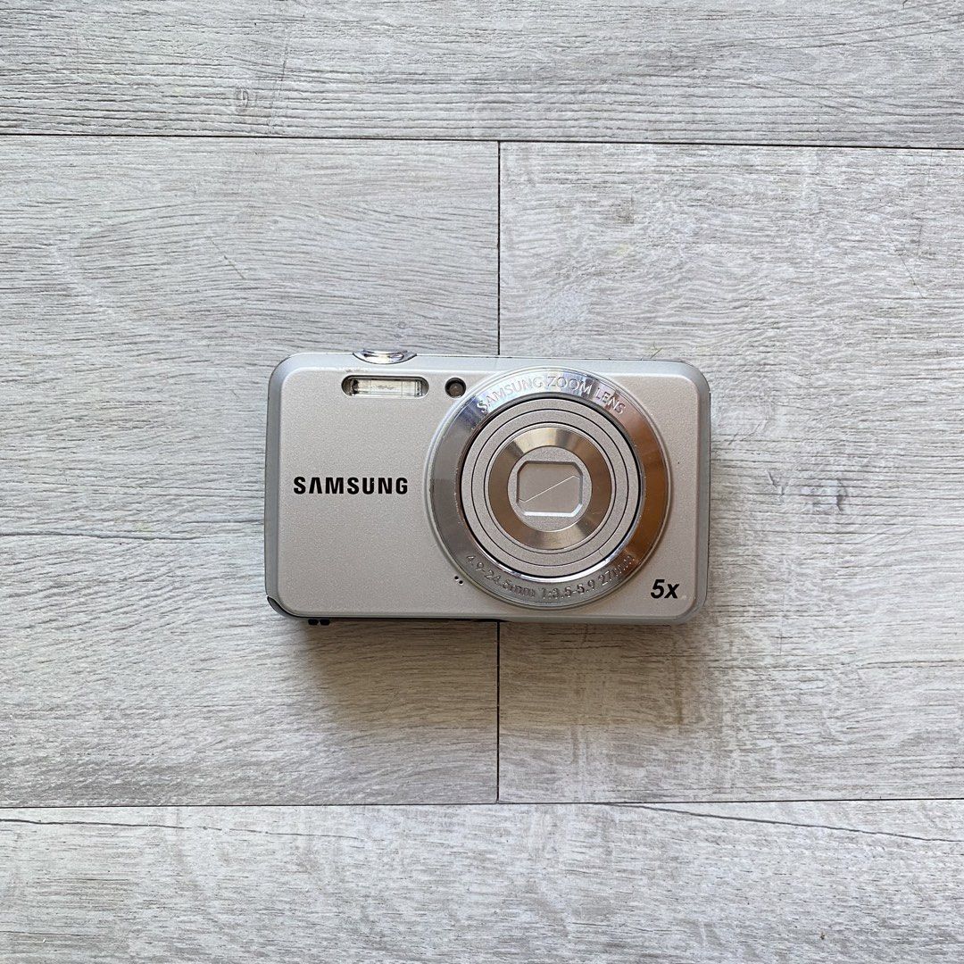 Samsung ES80 Digital Camera (Category: Cameras) located in Bacoor. Submitted by hananins2716 (Listing ID 1469497313, Image 1). Description: Minimal LCD Burn.