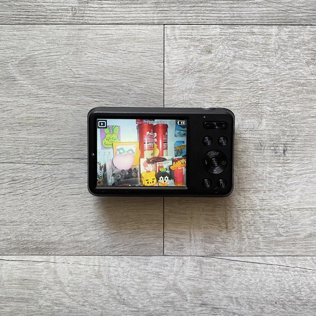 Samsung ES95 (Category: Cameras) located in Bacoor. Submitted by hananins2716 (Listing ID 1469497081, Image 2). Description: NO ISSUES.