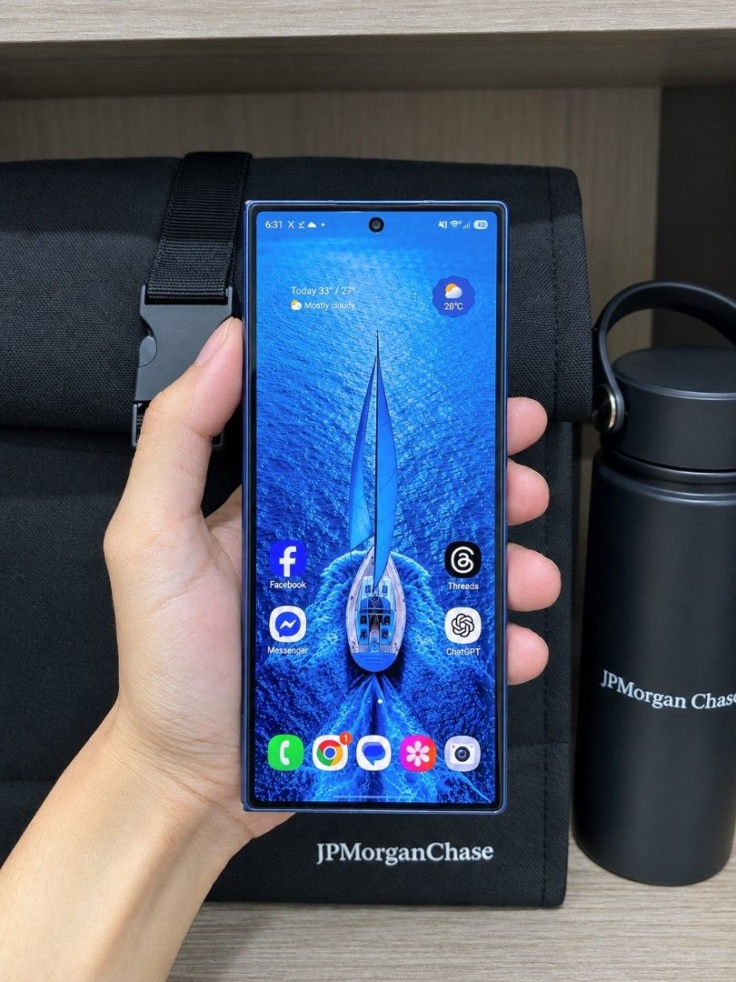 Samsung Fold 6 512 (Category: Samsung) located in Makati City. Submitted by itsmorkyyy (Listing ID 1469429356, Image 2). Description: ₱15,470 CASH Super premium looking phone, very classy in person. Perfect as a main phone if u want that expensive flagship vibe without spending too much. Issue: inner screen has greenish/yellowish discoloration on the side and a dead pixel sa top center, but touch is still smooth and working. Outer screen works pe