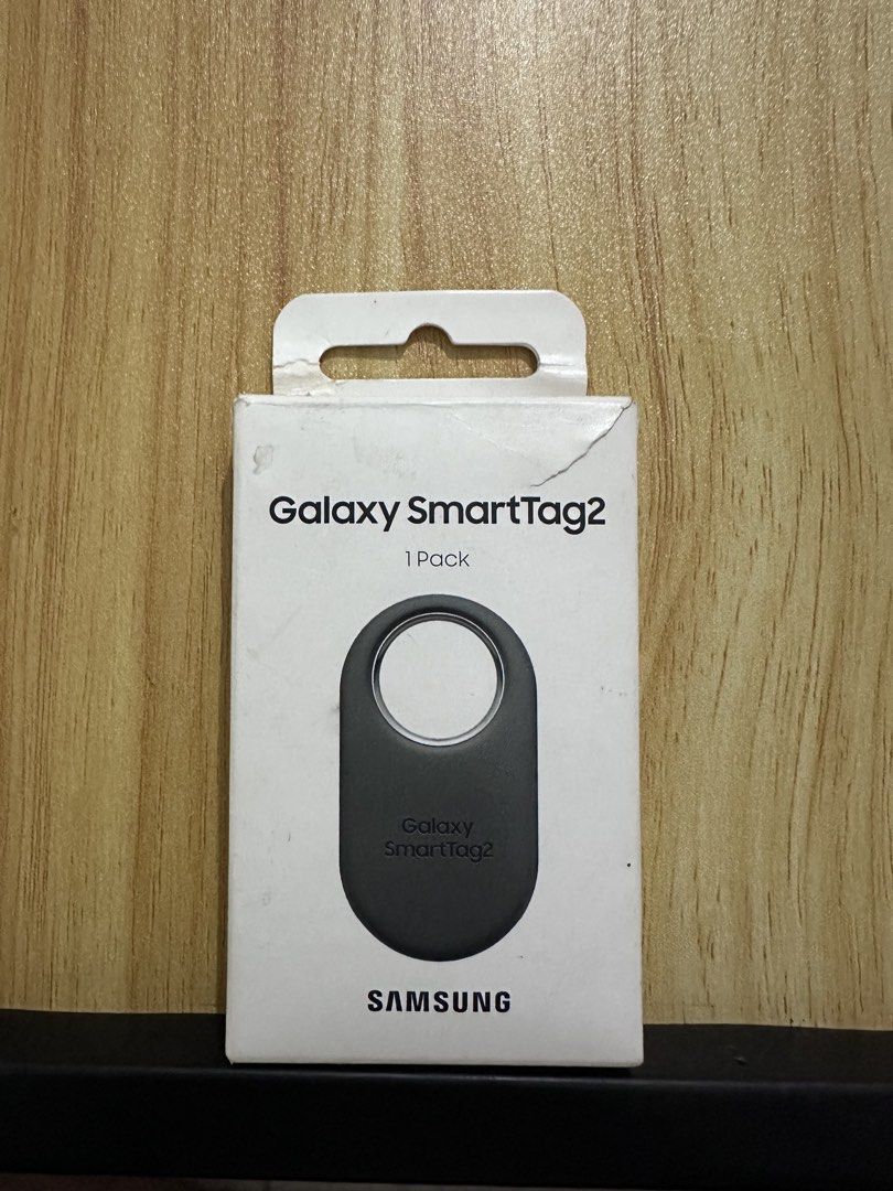 Samsung Galaxy Smart Tag 2 (Category: Other Mobile & Gadget Accessories) located in Bacoor. Submitted by itspatnotrick (Listing ID 1469480613, Image 1). Description: Samsung Galaxy Smart Tag 2 Brand New Packaging may look old due to the device being stored for a long time RFS: Natambak lang sa bahay. Decluttering Selling for PHP 800 Fixed Molino Bacoor Area.
